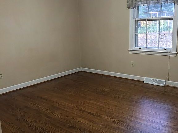 Bedroom 1 - Master