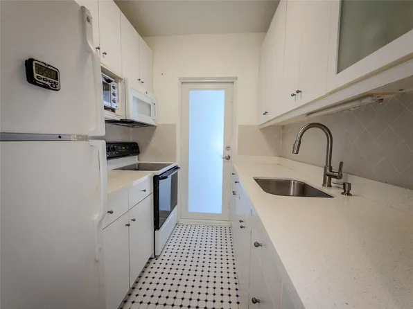 2430 NE 135th Street #302, North Miami, FL 33181