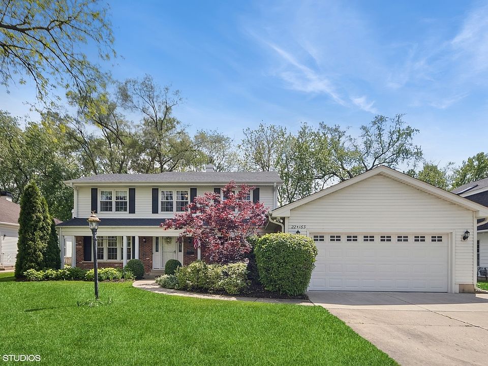 1st image of 22W163 Glen Valley Dr