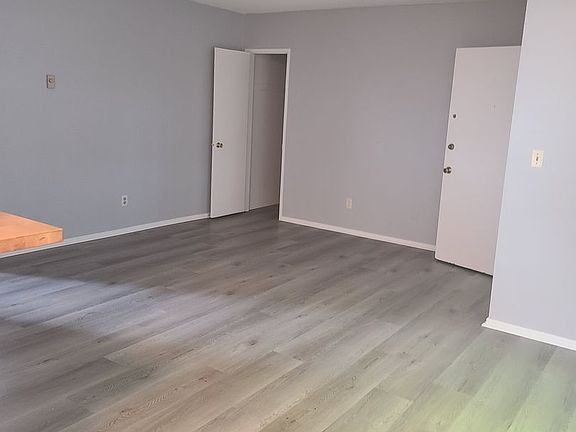 4th image of 2721 E 6th St APT B