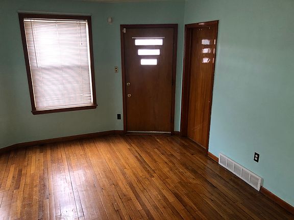 2nd image of 2221 Holbrook St Floor 1