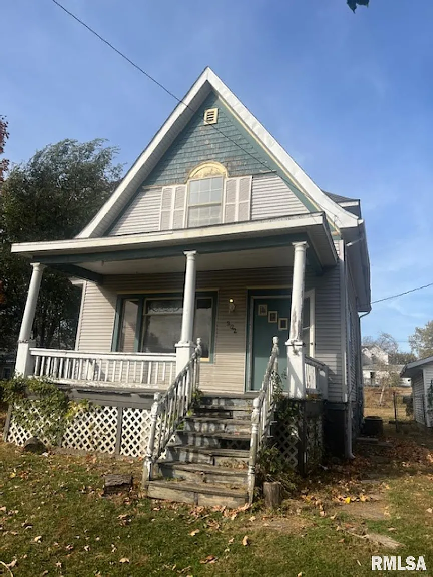 302 E Madison St photo 1