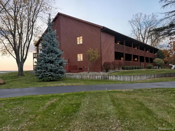 331 Lakeview Unit 18, Port Austin, MI 48467