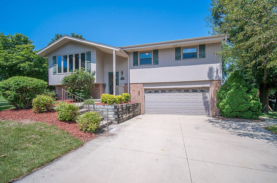 1st image of 640 Cabrini Cir