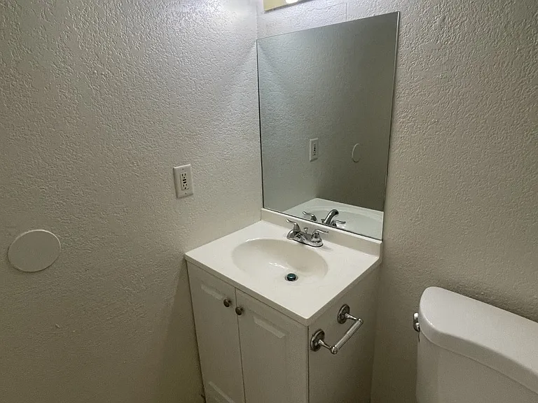 108 Center St — Photo 7