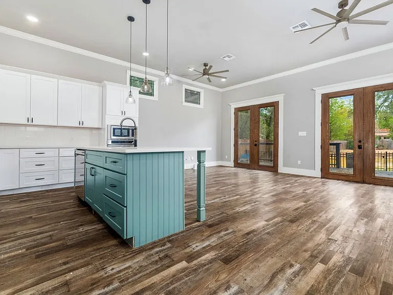 1018 Burnet St — Photo 13