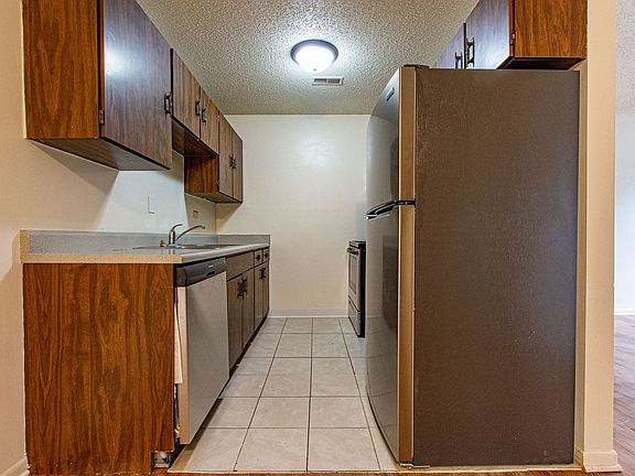 4th image of 2332 N Cotner Blvd #8
