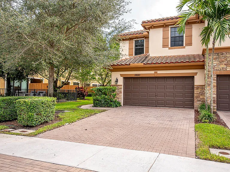 10283 Wellington Parc Dr — Photo 6