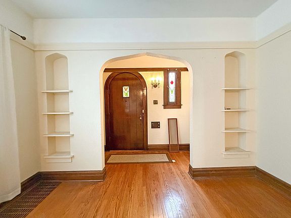 2nd image of 441 S Princeton Ave