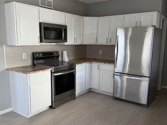 4th image of 702 E Coolbaugh St #700