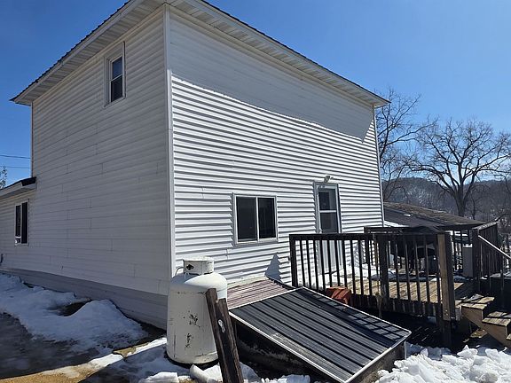 4th image of 143 Bridge St
