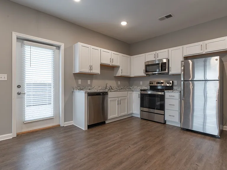 1601 E Main St — Photo 7