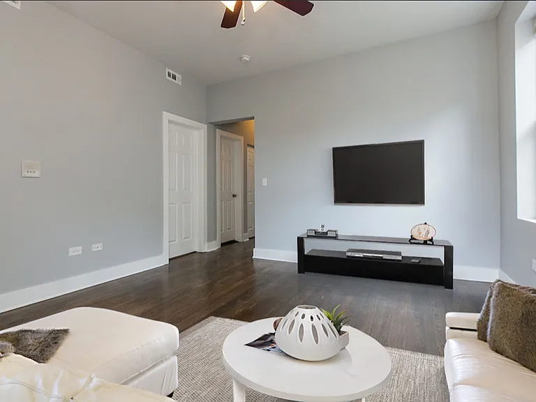 1625 N Claremont Ave #2R — Photo 7