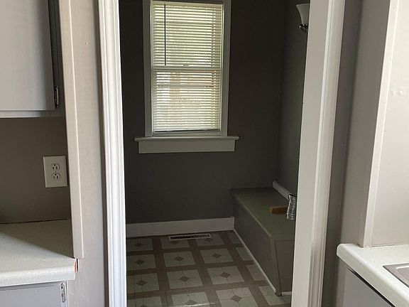 5th image of 683 S Evergreen Ave #1