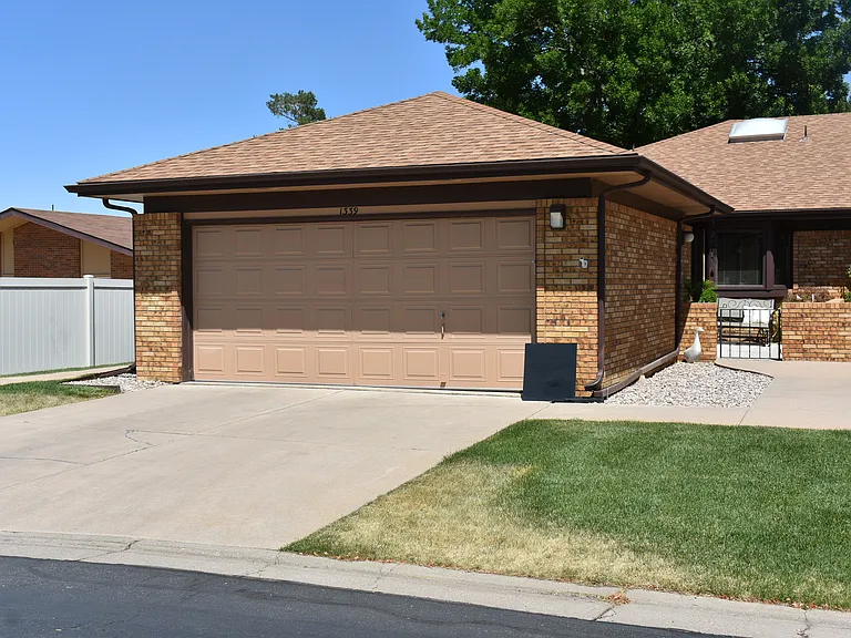 1339 Aspen Pl — Photo 1