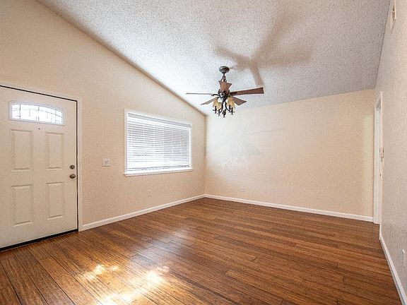 3rd image of 948 Eve Court
