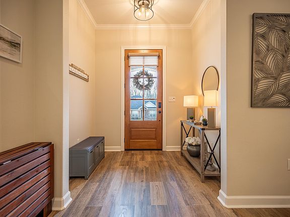 4th image of 861 Oak Forest Cir