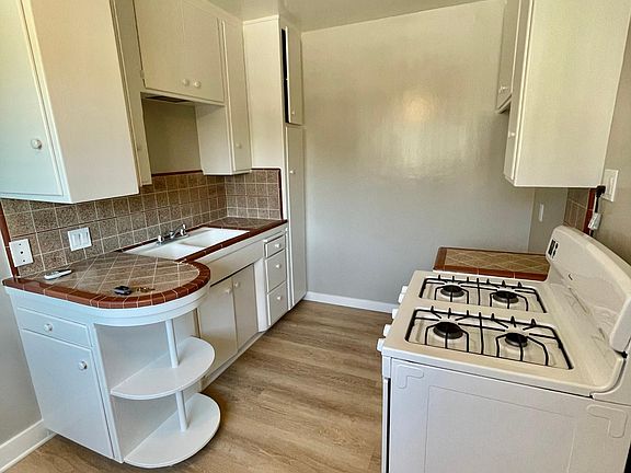 4th image of 2677 Honolulu Ave