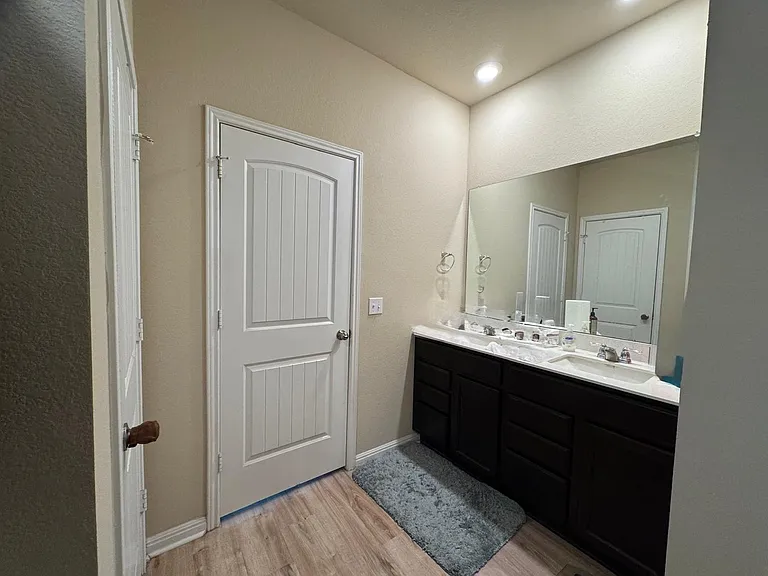 113 Queen Anne Dr — Photo 3