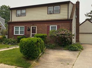 22 5th Ave, Westbury, NY 11590