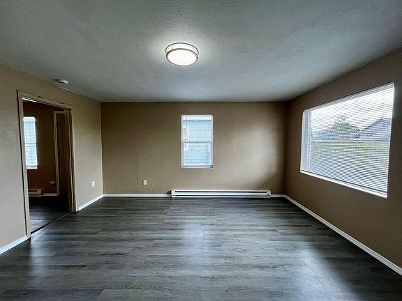 3rd image of 914 S 7th St #914