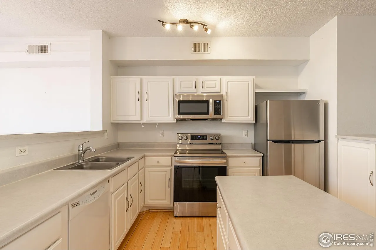 2 bed, 1224 sqft, $2,399 — Photo 3
