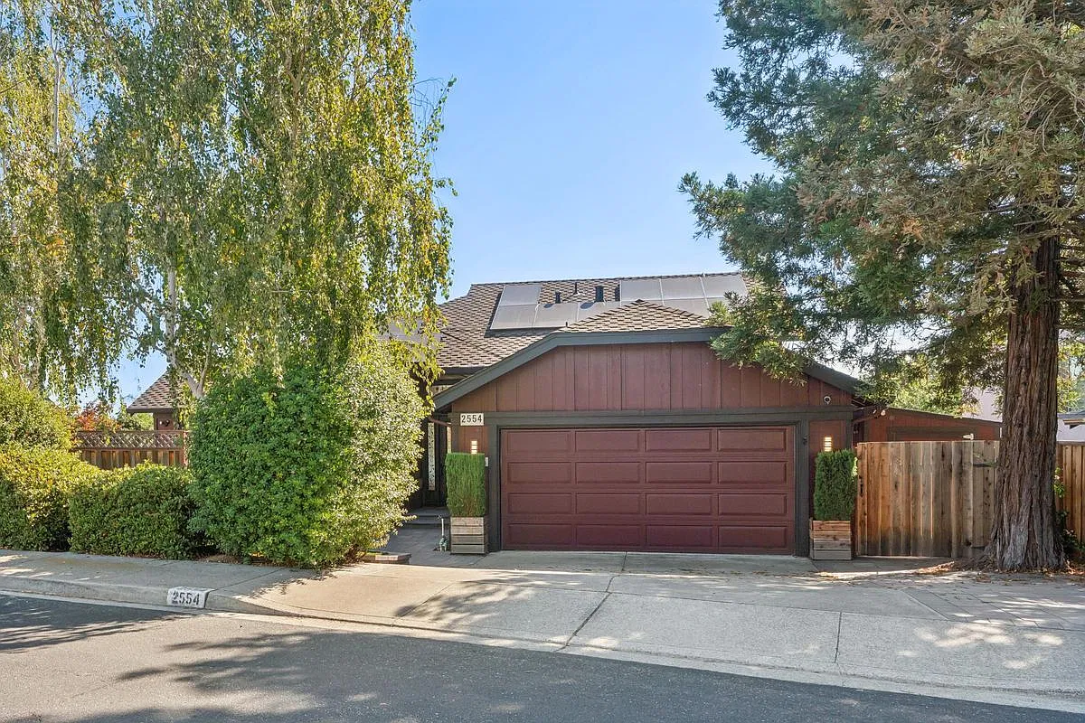 3 bed, 2.5 bath, 1655 sqft, $3,950 — Photo 1