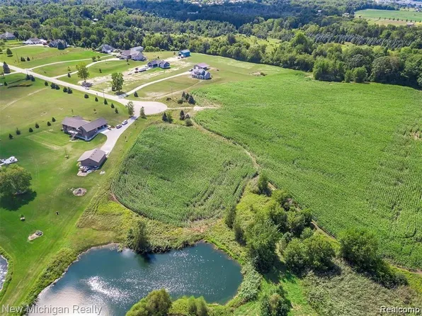 7059 Miller Ln, Grand Blanc, MI 48439