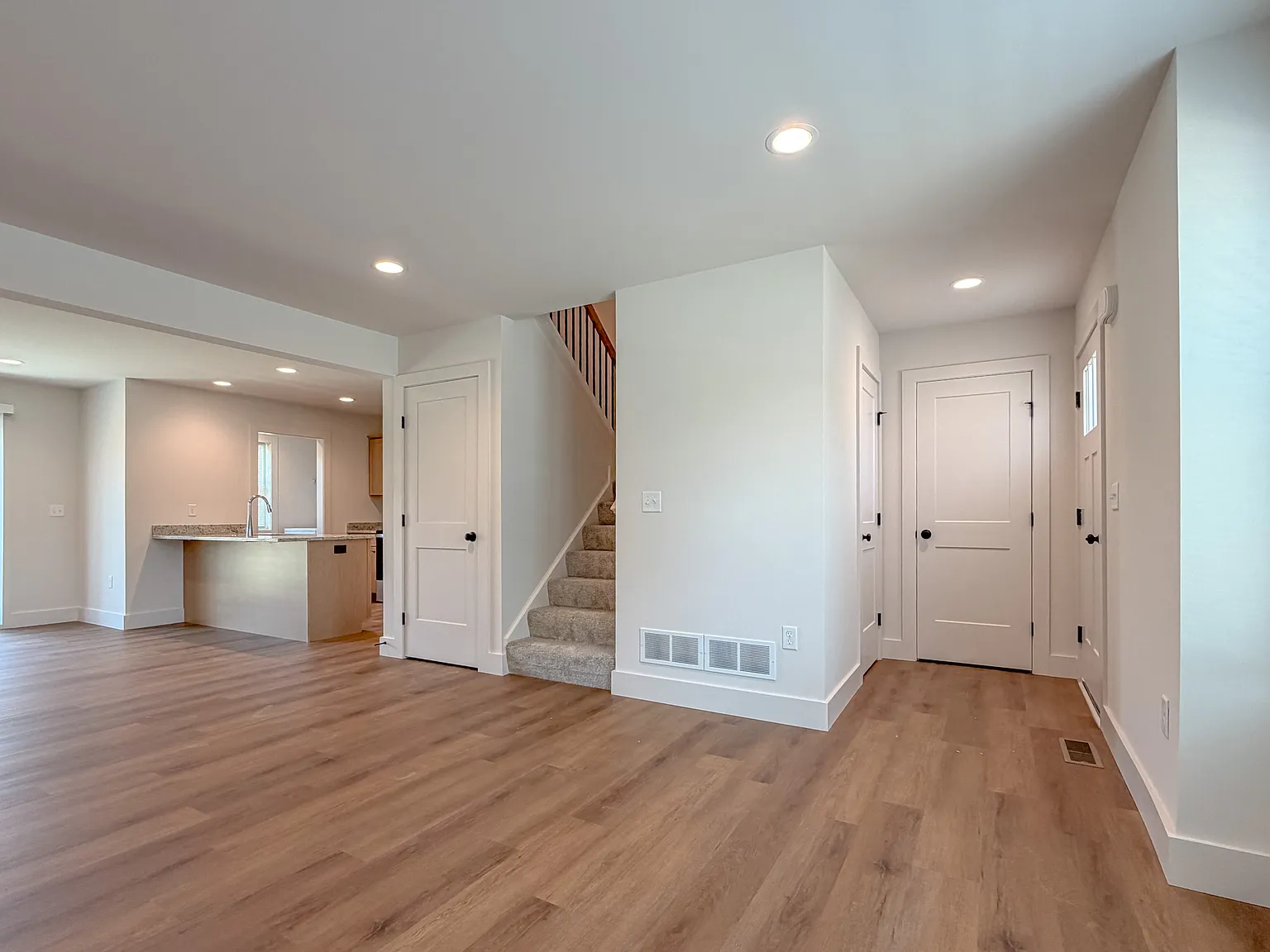 3 bed, 2.5 bath, 1380 sqft, $1,950 — Photo 3