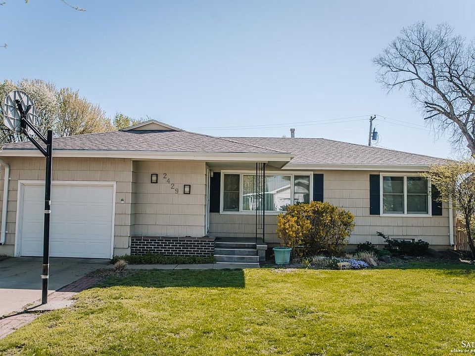 1st image of 2429 Drake Pl