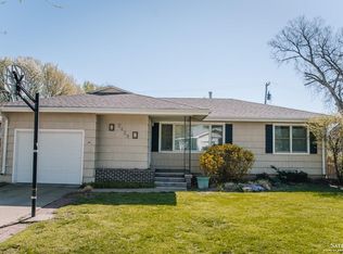 2429 Drake Pl, Salina, KS 67401