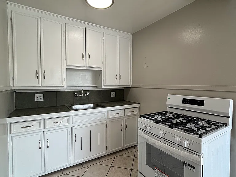 Leyden Apartments — Photo 24