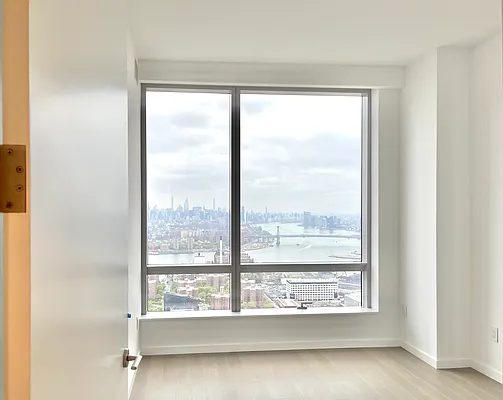 Rented by SERHANT. | media 11