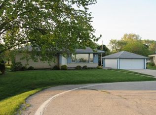 3400 E Oakwood Rd, Oak Creek, WI 53154