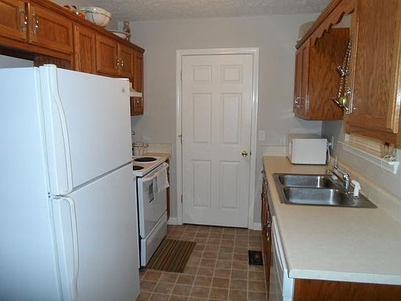 3rd image of 1912 Brockway Dr