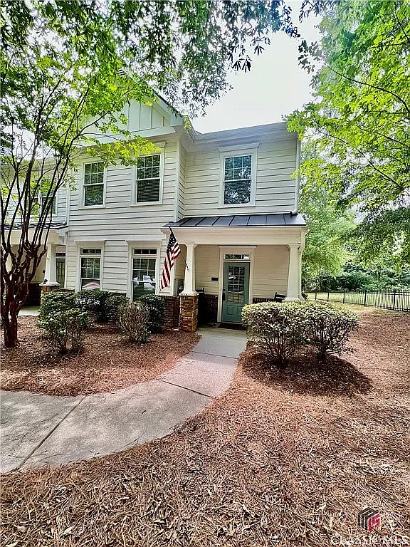 3 bed, 2.5 bath, 1948 sqft, $1,949 — Photo 2