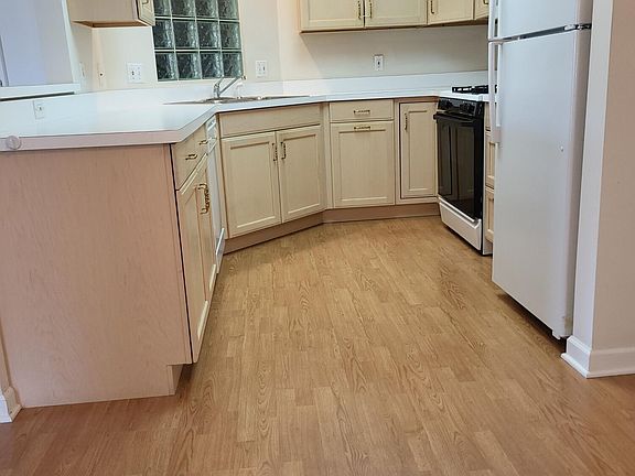 4th image of 2720 Georgetowne Dr Unit B-2