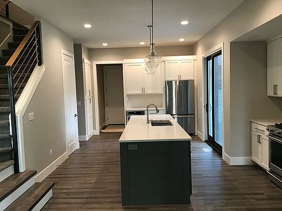 5th image of 212 S Pearl St