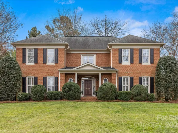 700 Queen Charlottes Ct, Charlotte, NC 28211