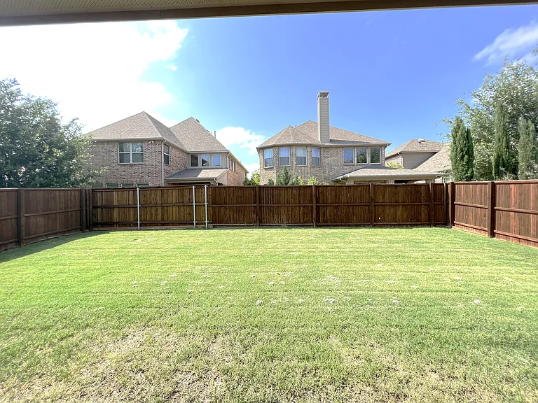 720 Raunald Dr — Photo 26
