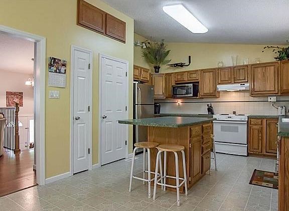 Kitchen has plenty of storage with pantry, Island and vaulted ceilings!