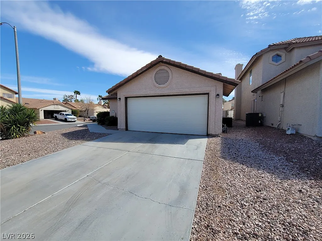 2 bed, 2.0 bath, 1264 sqft, $1,800 — Photo 3