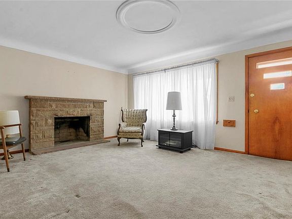 4th image of 460 Manchester Ave