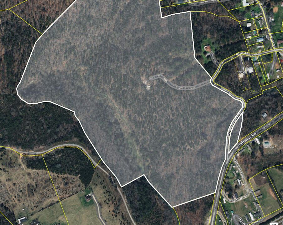 1st image of 374 Bug Hole Rd