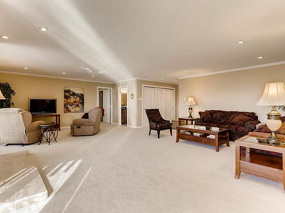 4th image of 460 S Marion Pkwy APT 1854