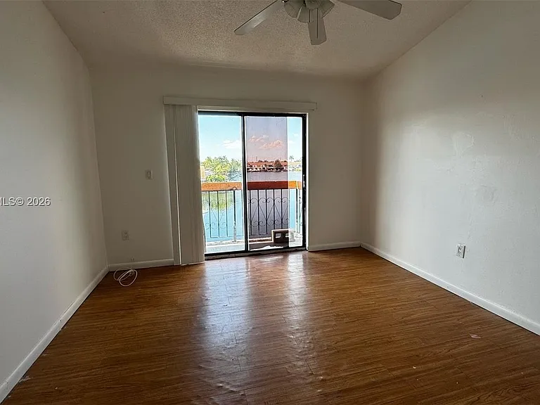 5530 W 26th Ct #210 — Photo 8