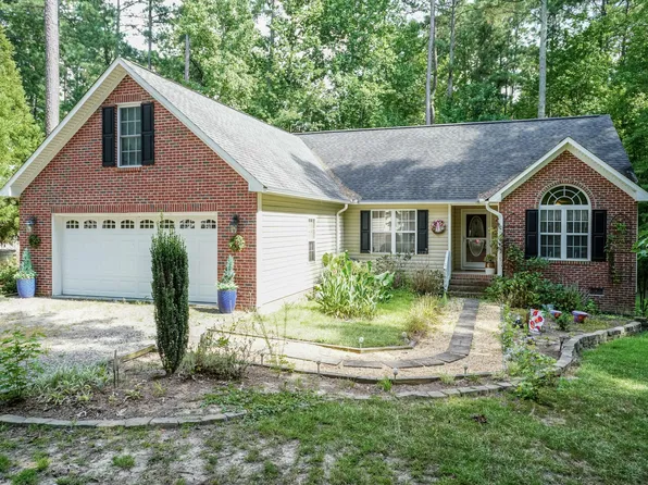 8040 Royal Dr, Sanford, NC 27332