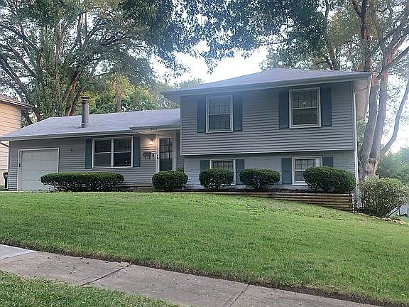 3rd image of 8903 W 71st Ter