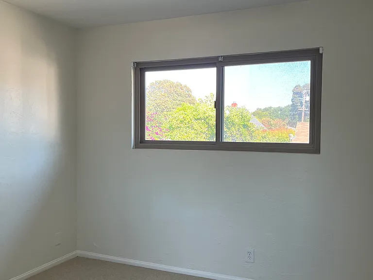 1920 Chino St #D — Photo 16