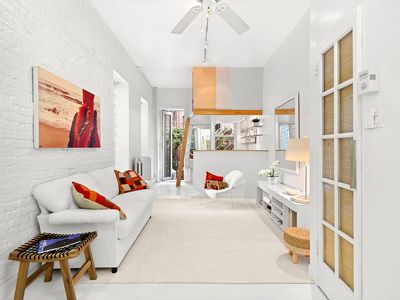 54 E 1st St APT 1B, New York, NY, 10003